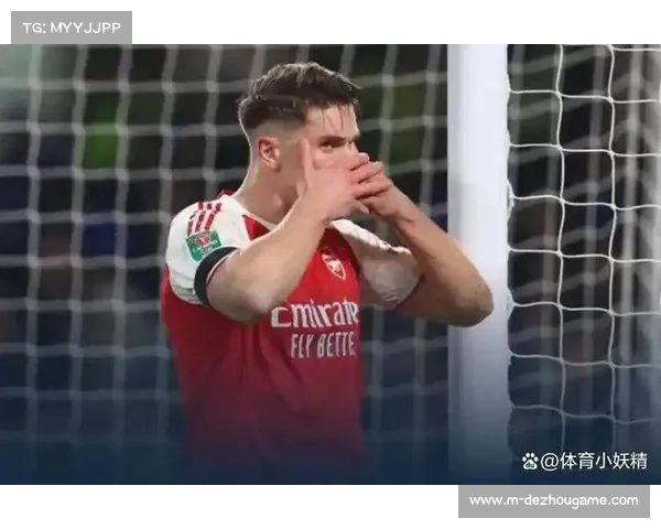 科隆门将斯克韦伯接回传失误，险送拜仁空门大礼