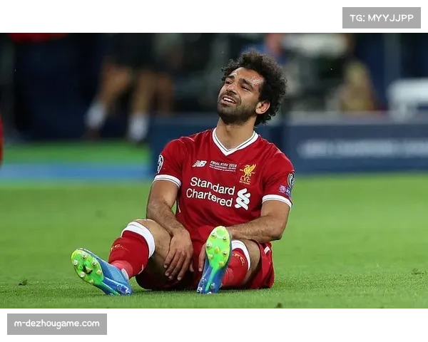 特写：第95分钟，萨拉赫主罚的任意球击中横梁，利物浦错失绝杀